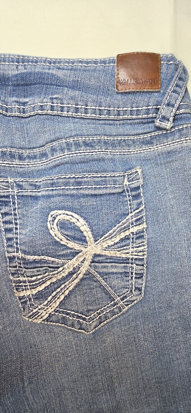 Wallflower The Luscious Curvy Bootcut Jeans Size 11 Blue Medium Wash Sku 221 - Picture 7 of 7